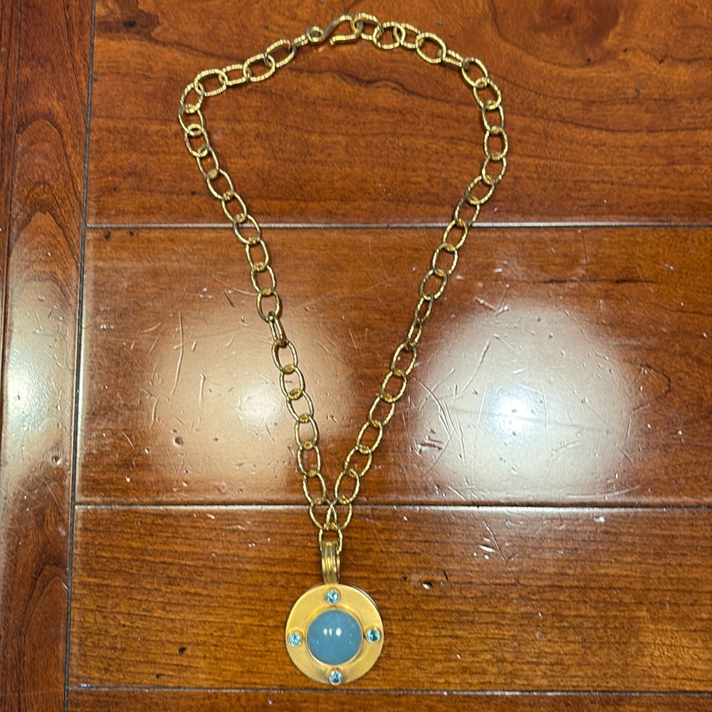 Dina Mackney pendant necklace. Perfect condition.